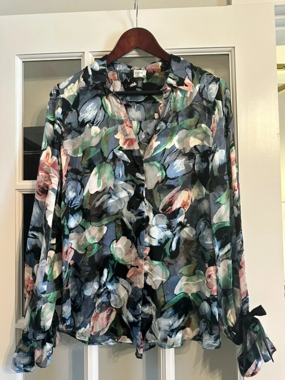 WHBM Floral Blouse with Bow Detail - Picture 3 of 3